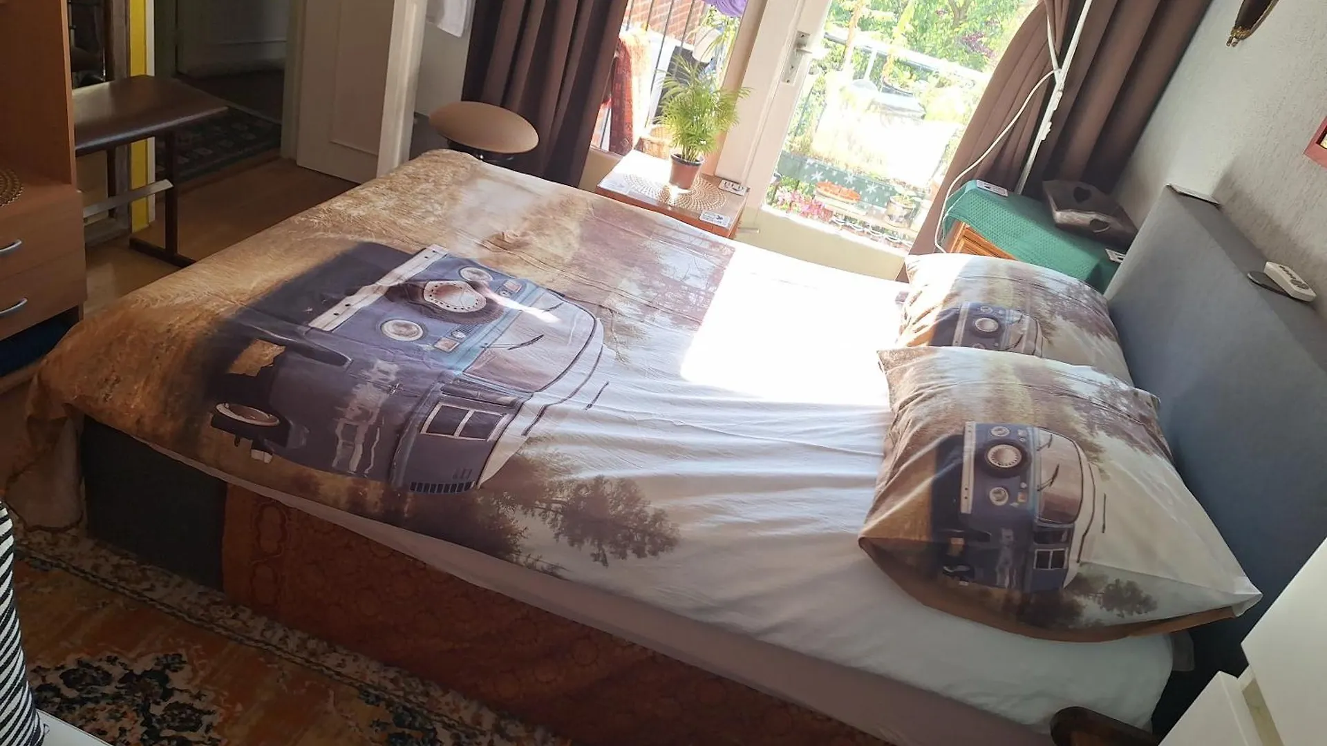 אמסטרדם Homey Budget Bedroom
